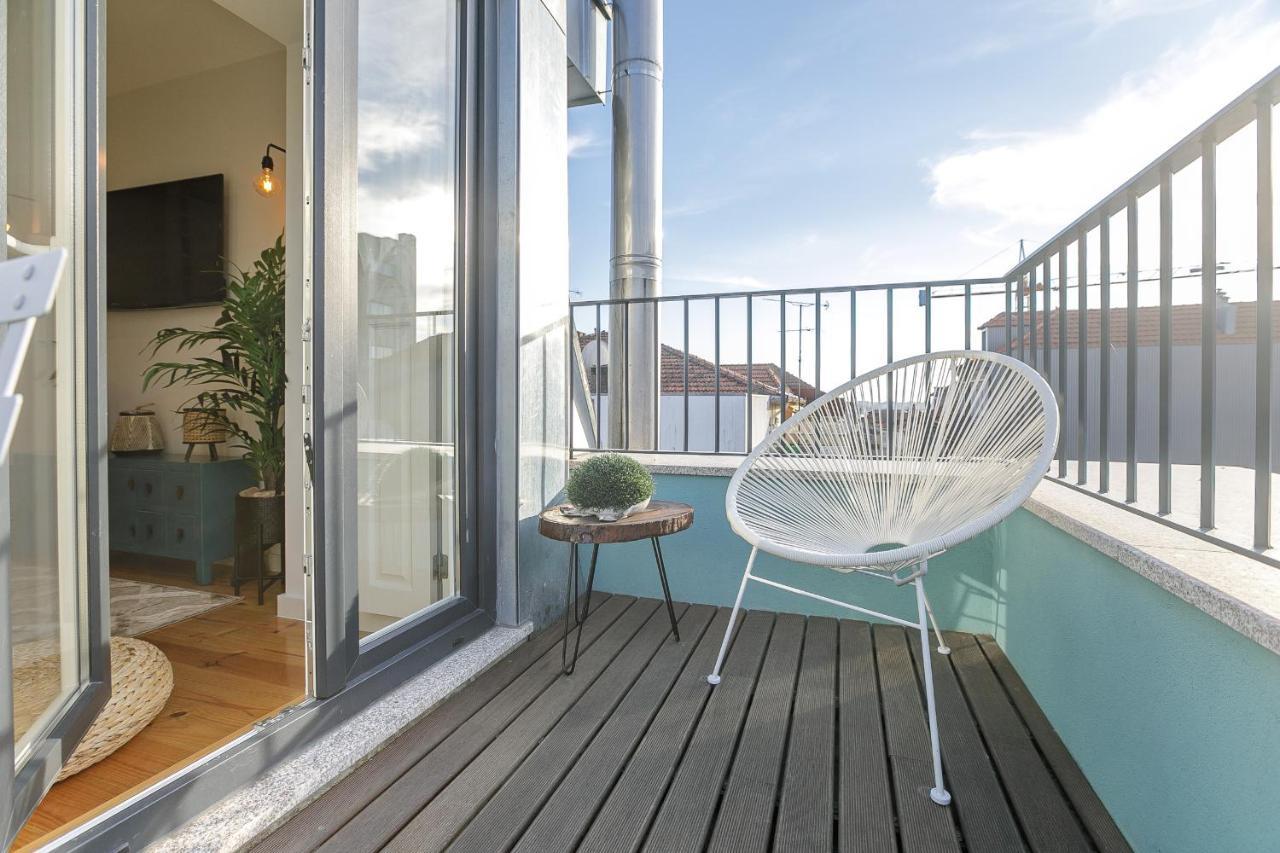 Lovelystay - Downtown Studio With Pool, Ac And Balcony Porto Zewnętrze zdjęcie