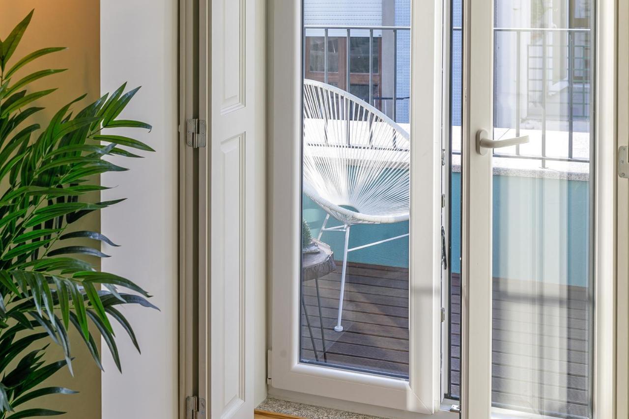 Lovelystay - Downtown Studio With Pool, Ac And Balcony Porto Zewnętrze zdjęcie
