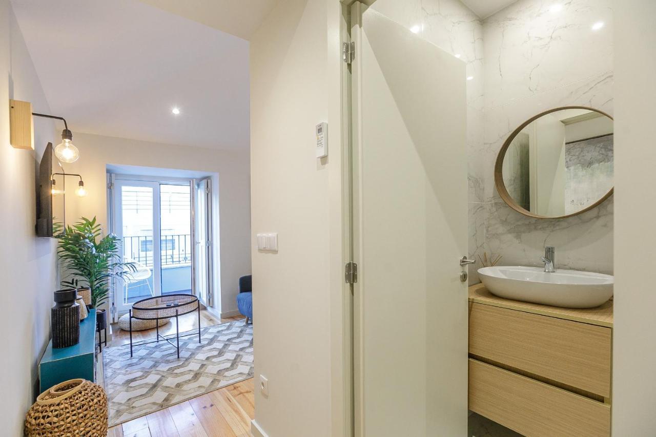 Lovelystay - Downtown Studio With Pool, Ac And Balcony Porto Zewnętrze zdjęcie