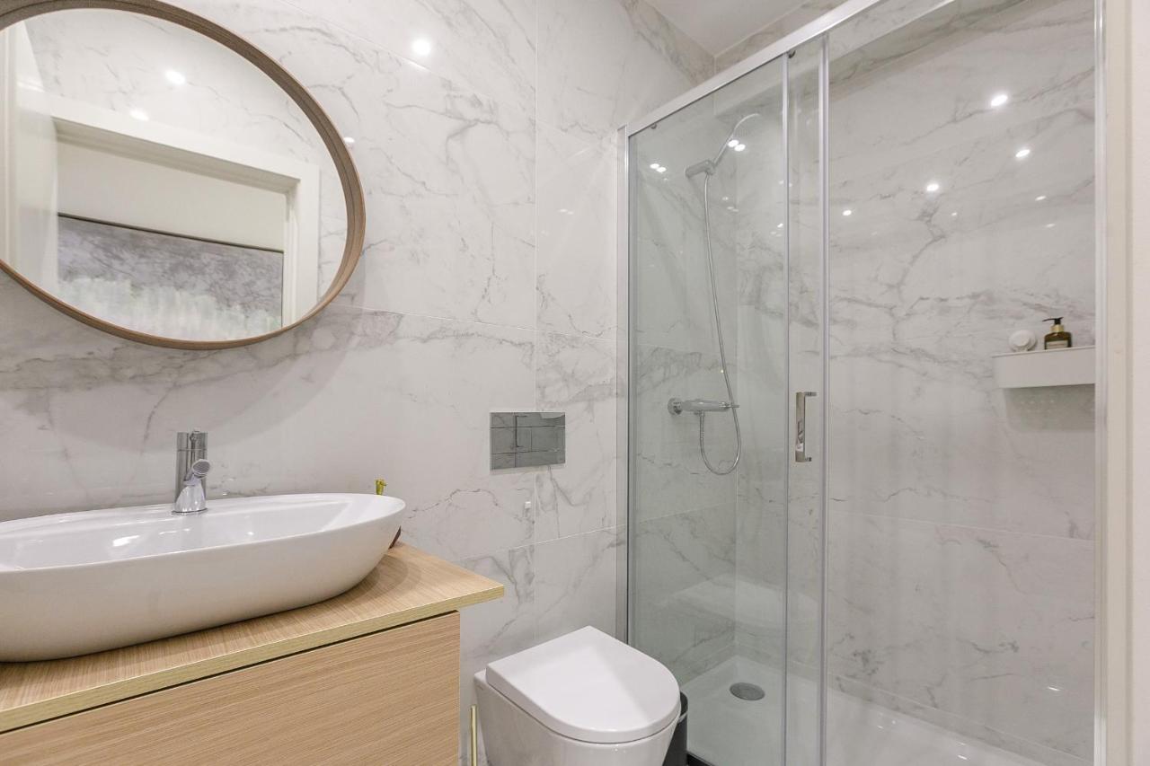 Lovelystay - Downtown Studio With Pool, Ac And Balcony Porto Zewnętrze zdjęcie